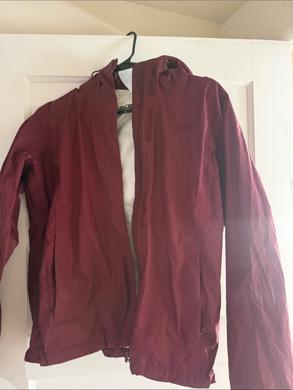 The North Face Men's Hooded Raincoat in Burgundy